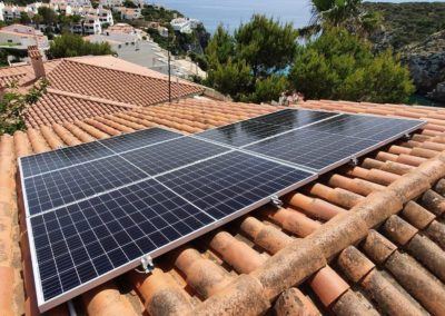 Instalación fotovoltaicas vivienda Menorca - Ahorroluzygas.com