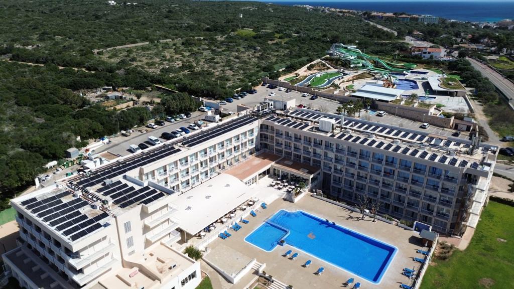 Instalación fotovoltaicas para Hotel Sur Menorca – Ahorroluzygas.com