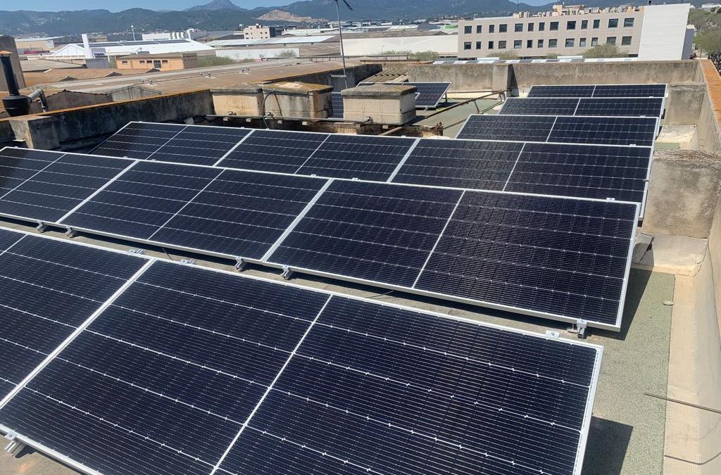 Instalación fotovoltaica y marquesina para CAFÉ RICO (Mallorca)