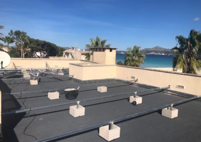 Instalación Fotovoltaica en Apartamentos Comunitarios en Playa de Muro ( Mallorca ) - Ahorroluzygas.com